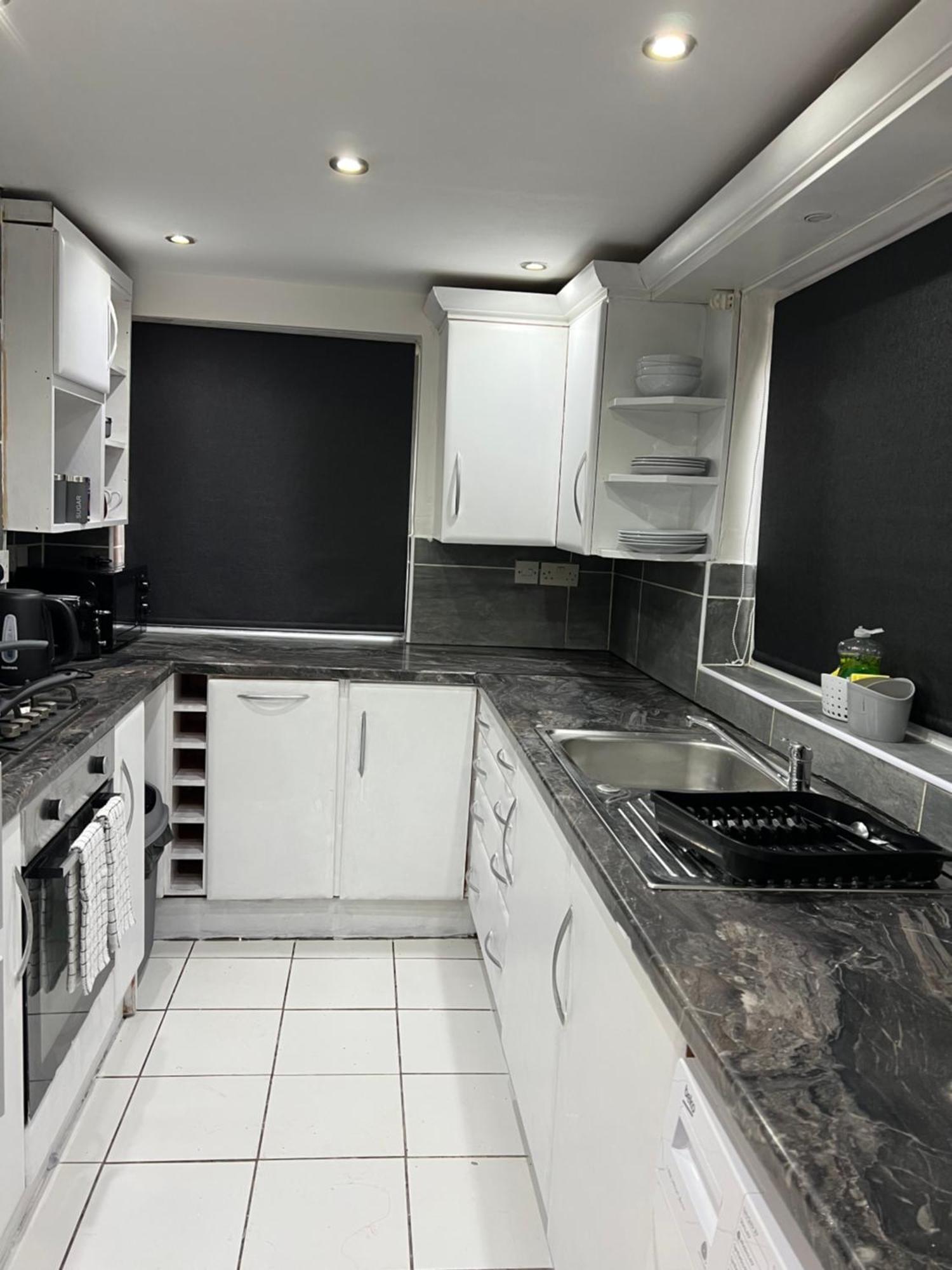 Lausory King Bed Living Your Luxe Home Away Nottingham Exterior photo